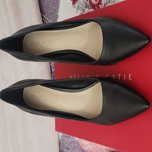 Kelly & Katie Misha pump